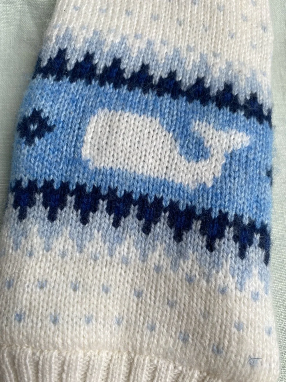 NWT Vineyard Vines blue & white fair isle wool blend whale scarf & mittens set